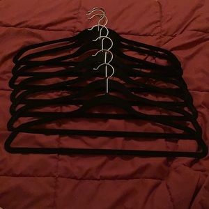 7 Black Flocked Velvet Nonslip Hangers